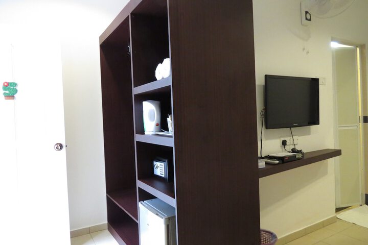 Room 6 of 25