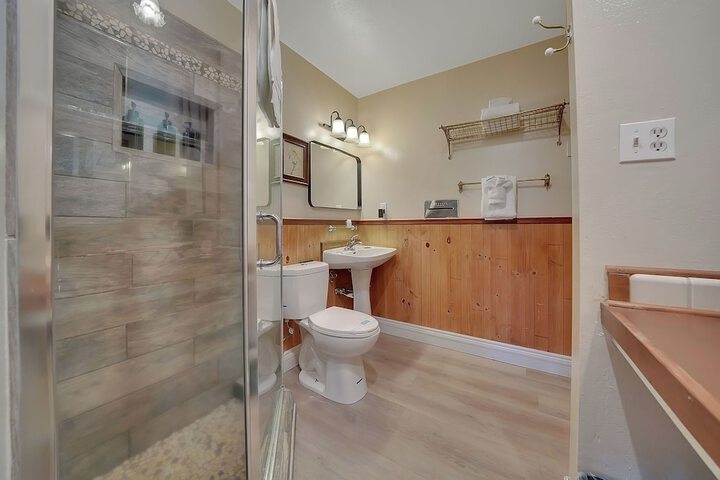 1 King Bed Mountain View (13 of 28)