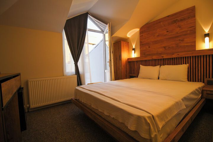 Room 17 of 59