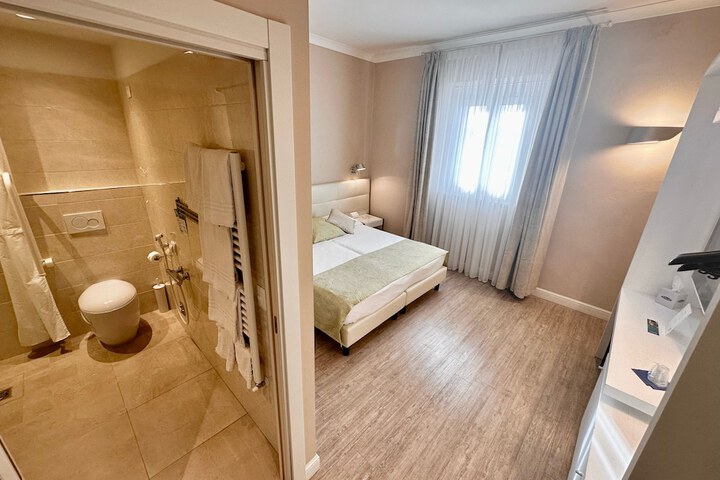 Room 38 of 49