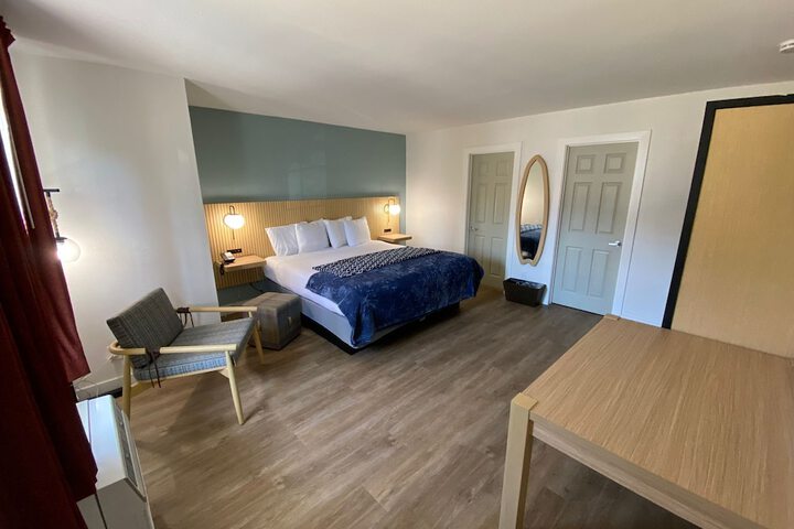 Room 11 of 36
