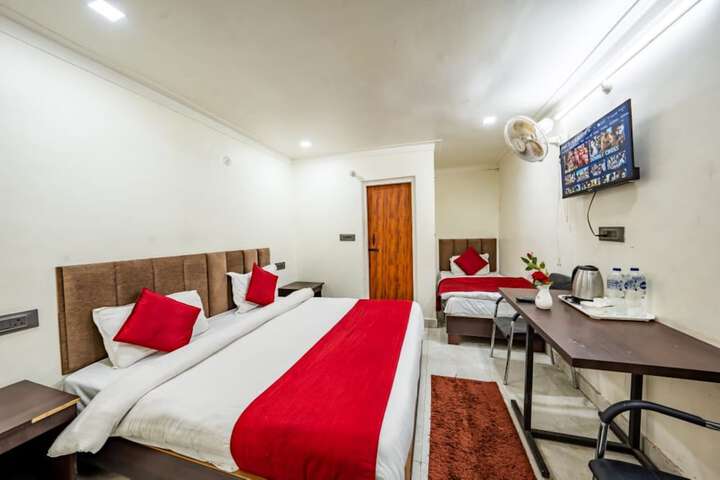 Room 9 of 14
