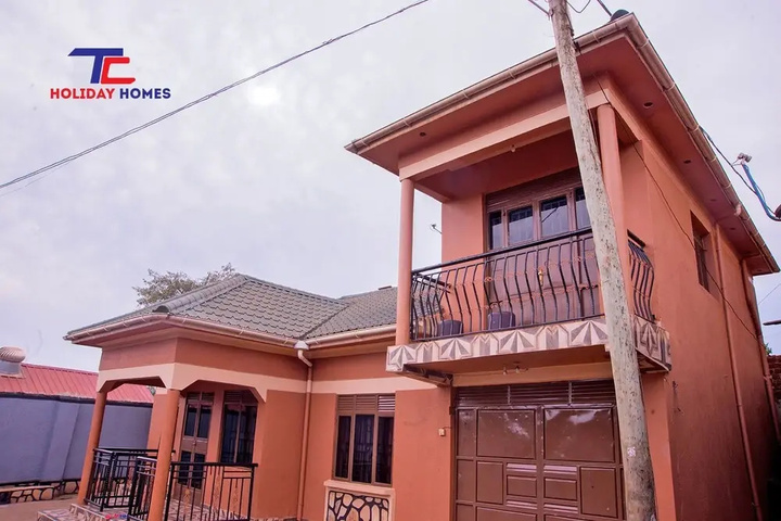 Immaculate 4-bed H0me - Busega House in Kampala