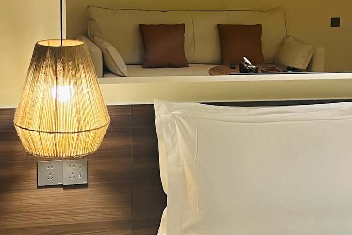 Room 28 of 68