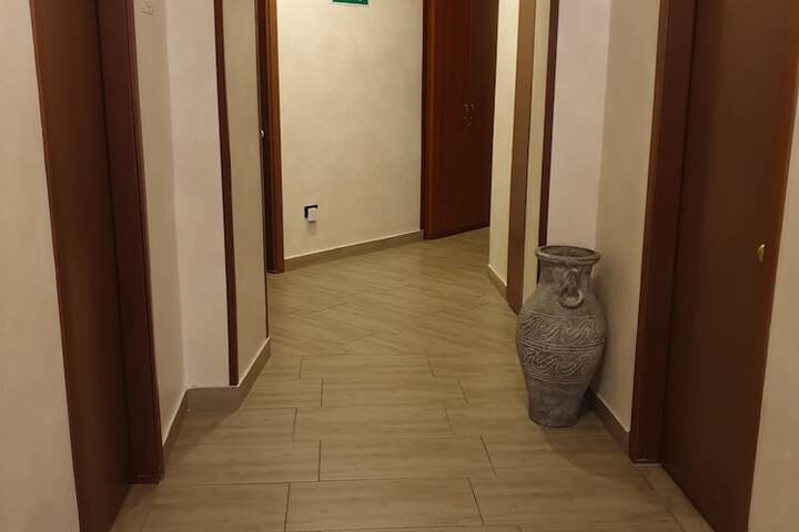 Ballroom/Hall 33 of 35