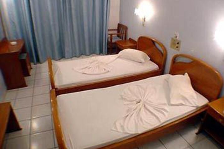 Room 9 of 27