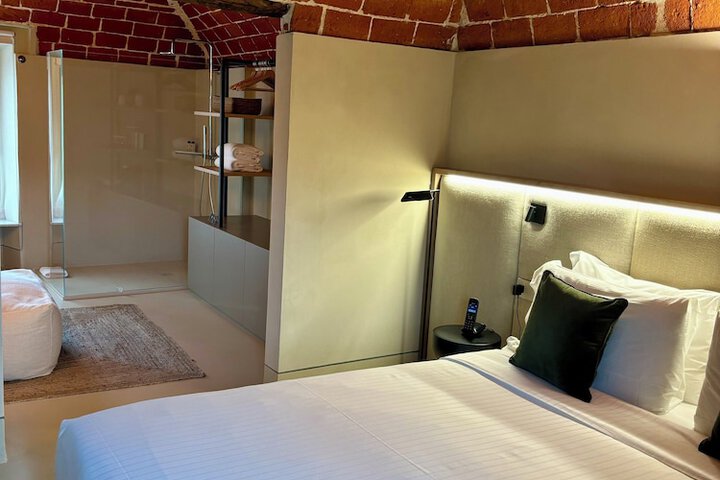 Room 9 of 62