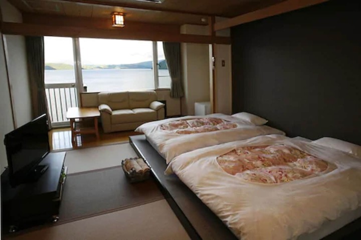 Room 6 of 34