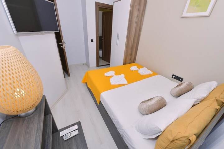 Room 8 of 22