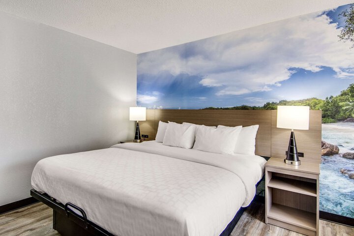 1 King Bed Accessible Upgrade (62 of 67)