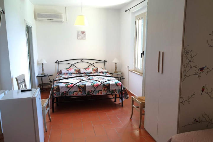 Room 4 of 15