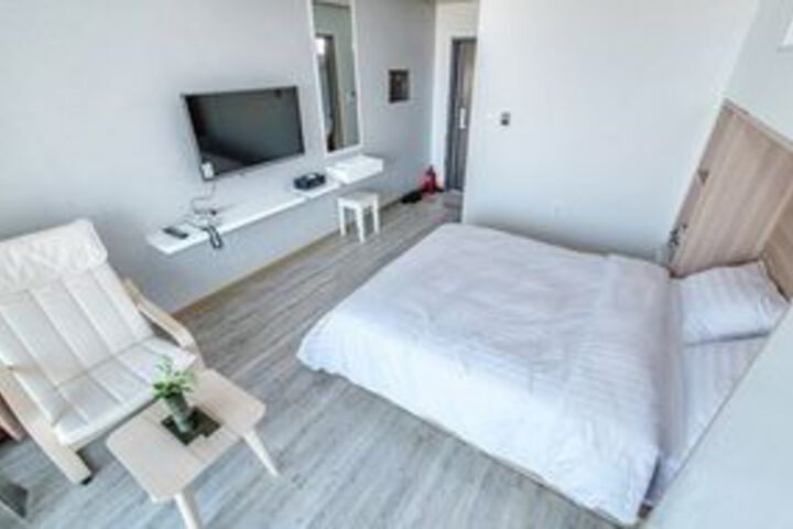 Room 10 of 22