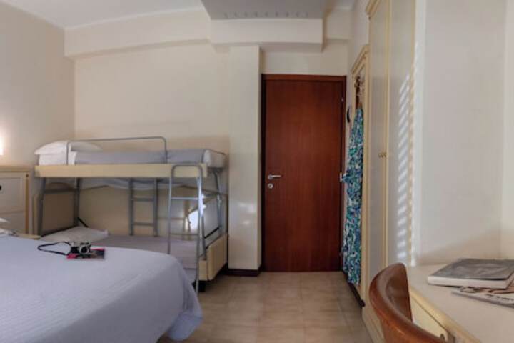 Room 21 of 48