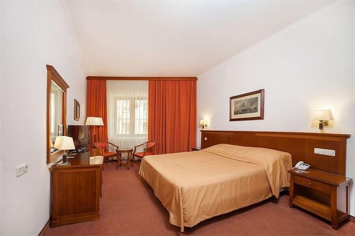 Room 11 of 63