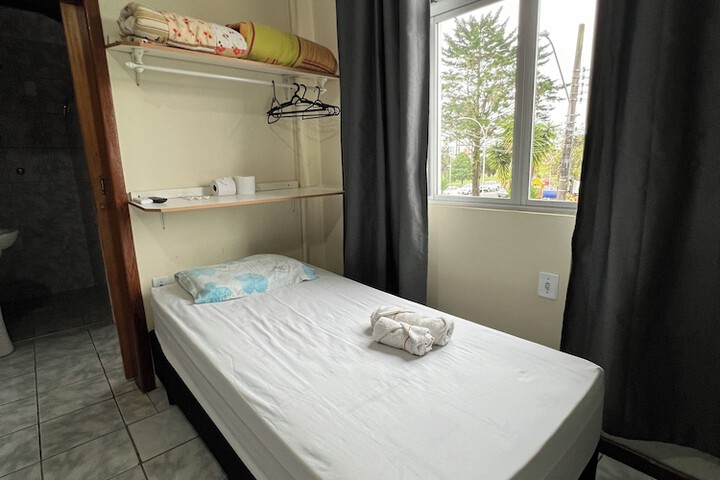 Room 32 of 74