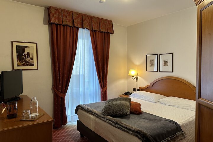 Room 38 of 212