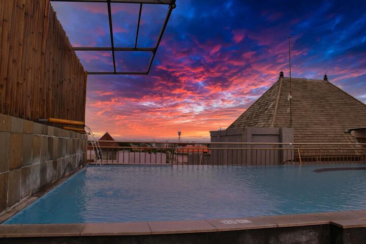 Pools & Facilities