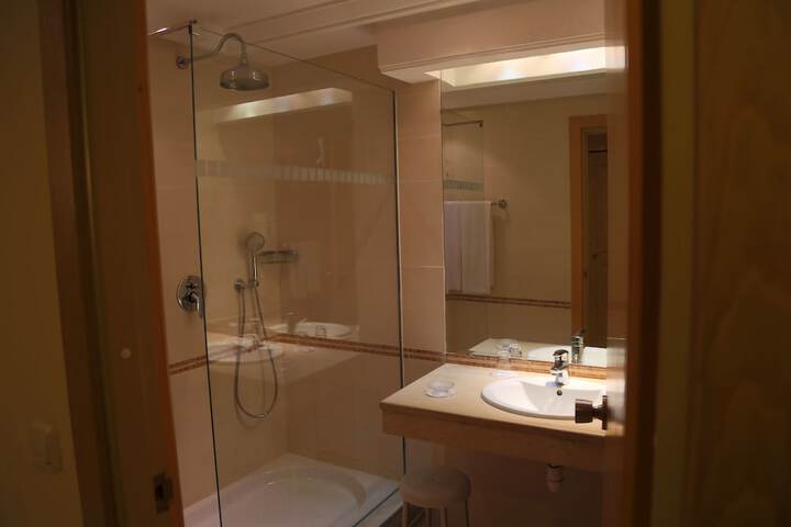 Room 30 of 145