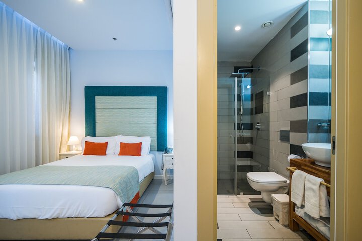 Room 16 of 43
