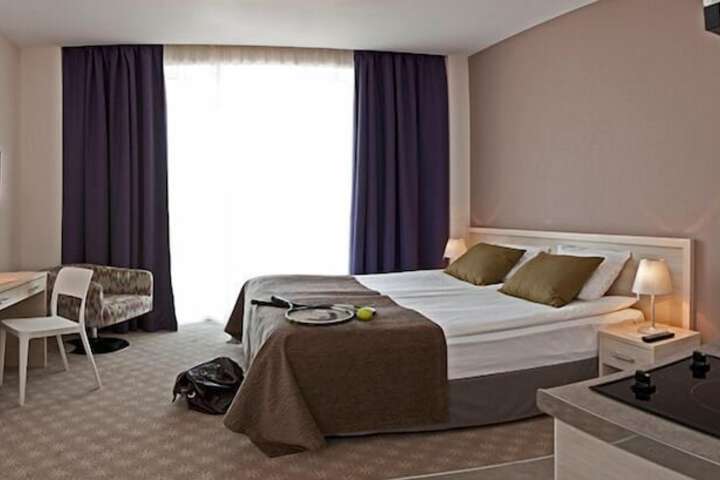 Room 4 of 60