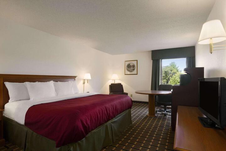1 King Bed (7 of 9)