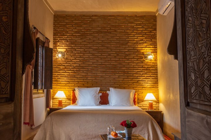 Room 18 of 204