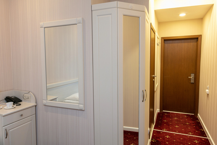 Room 17 of 50