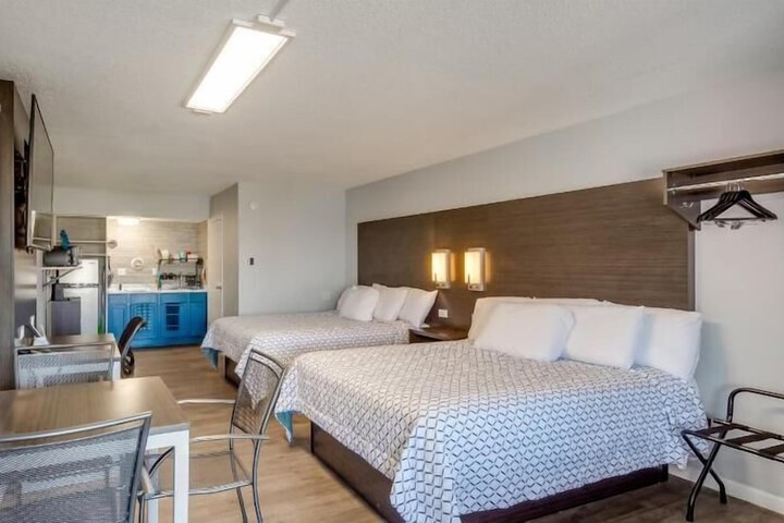 2 Queen Beds (17 of 46)