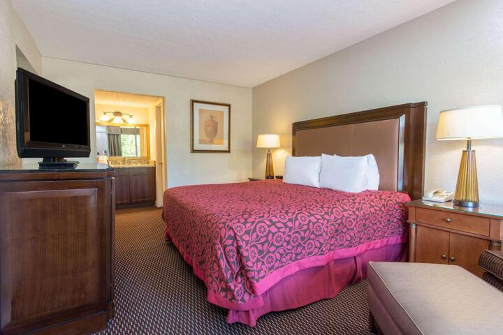1 King Bed (7 of 12)