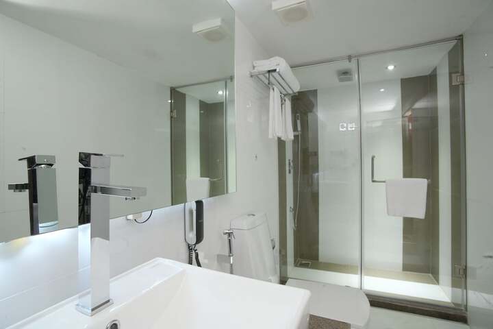 Room 18 of 28