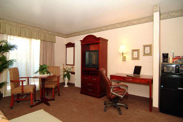Well-equipped guest room