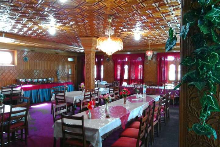 Dining 18 of 27