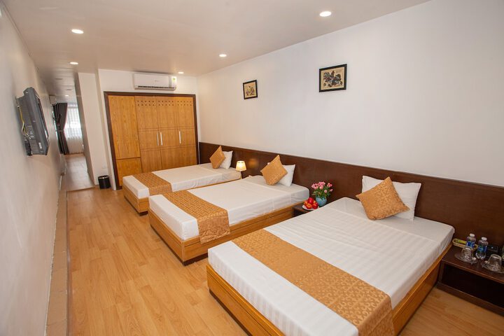 Room 4 of 7