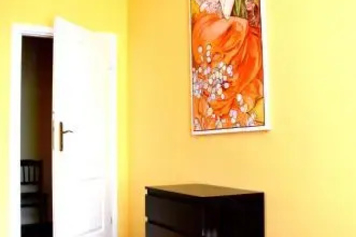 Room 6 of 19