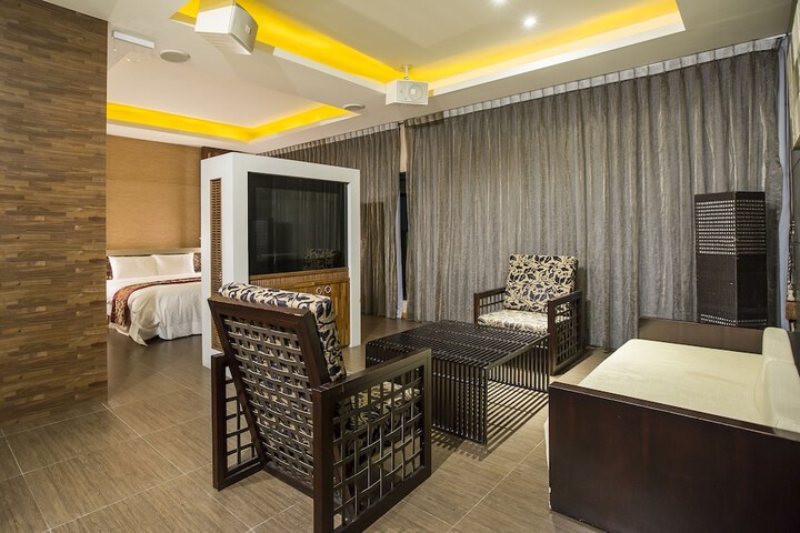 Room 32 of 67