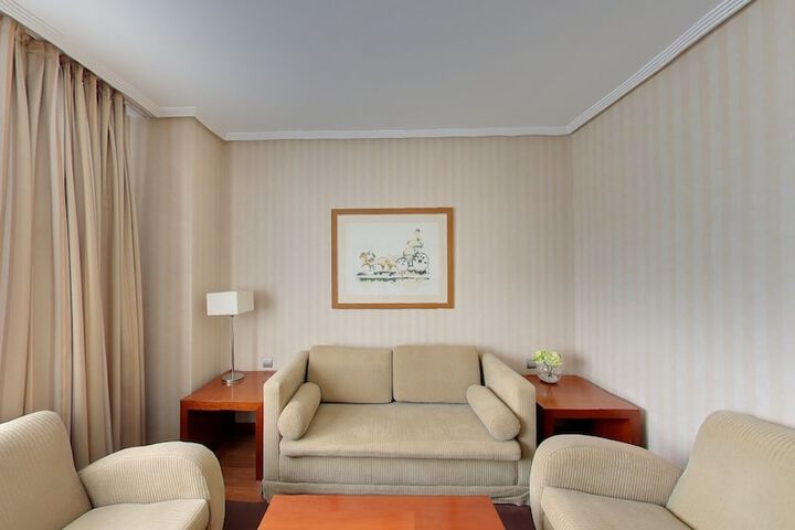 Room 10 of 38