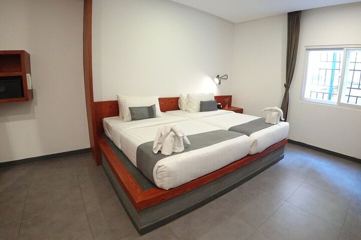 Room 16 of 37