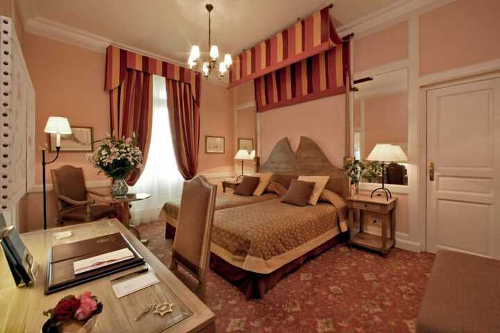 Room 7 of 181