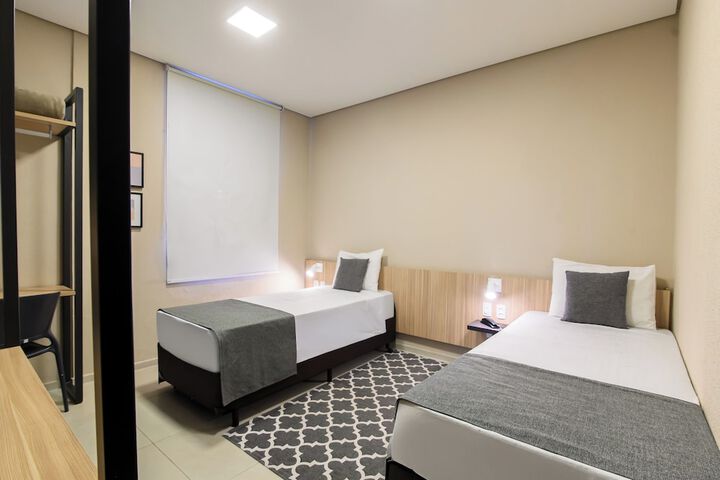 Room 6 of 30