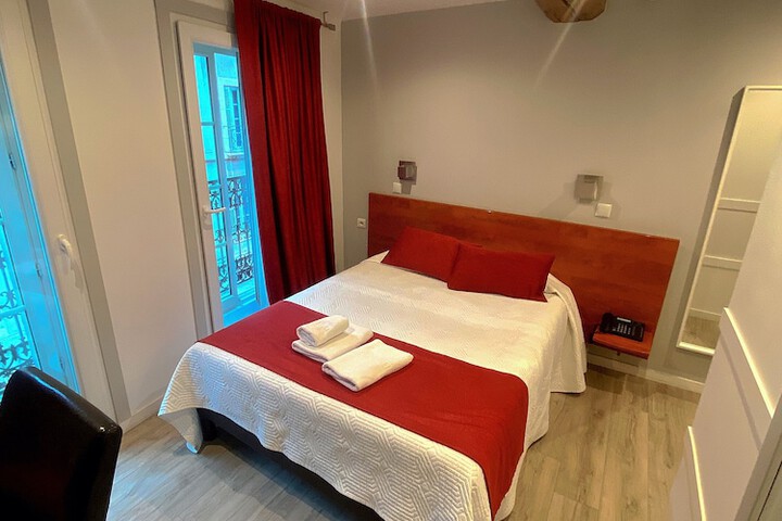 Room 32 of 53