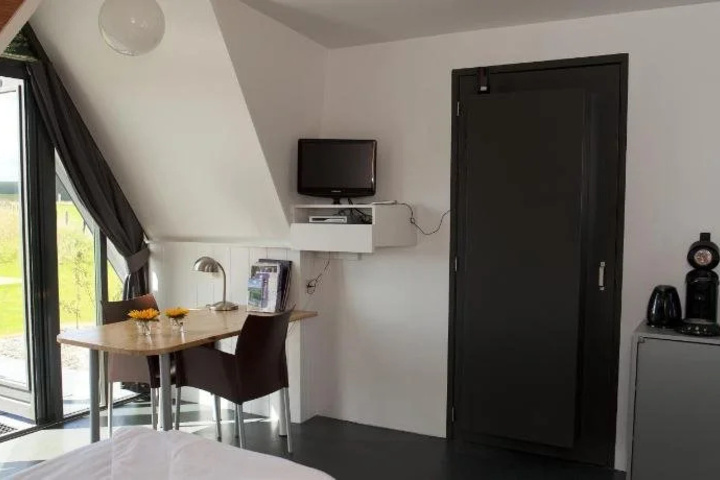 Room 4 of 20