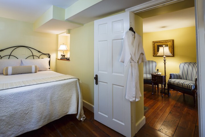 Room 11 of 166