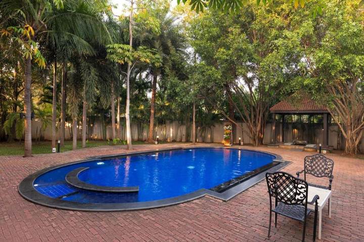Pool 11 of 34