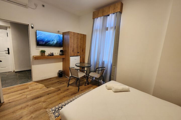 Room 42 of 141