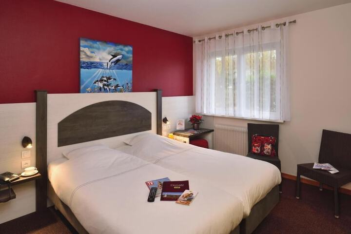 Room 6 of 40