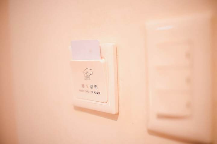 Room 33 of 77