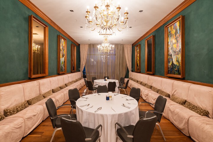 Dining 70 of 100