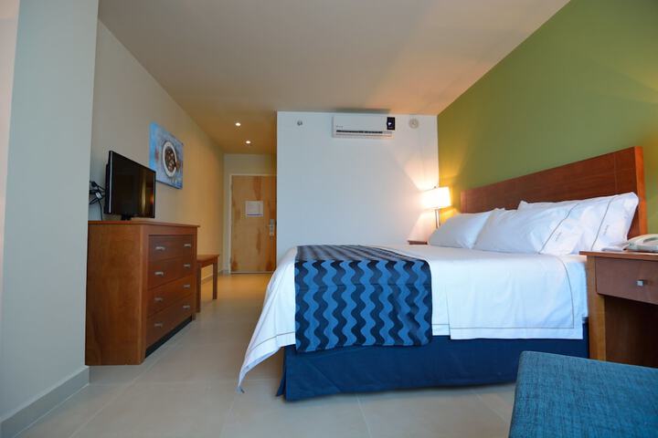 Room 13 of 93