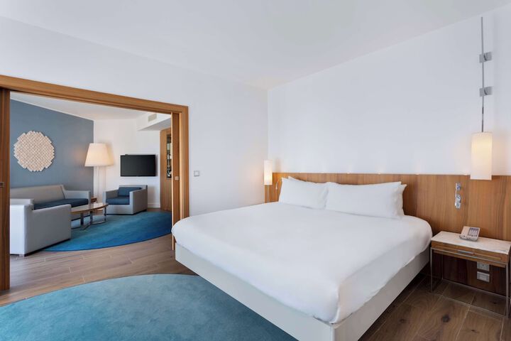 Room 46 of 182