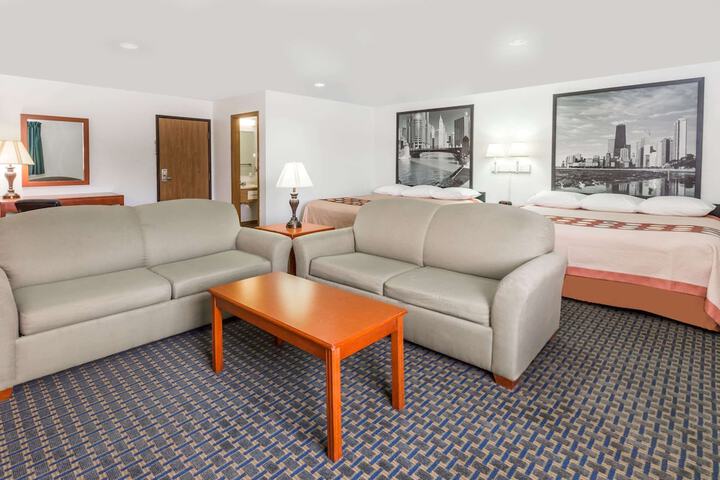 1 King Bed Suite (1 of 5)